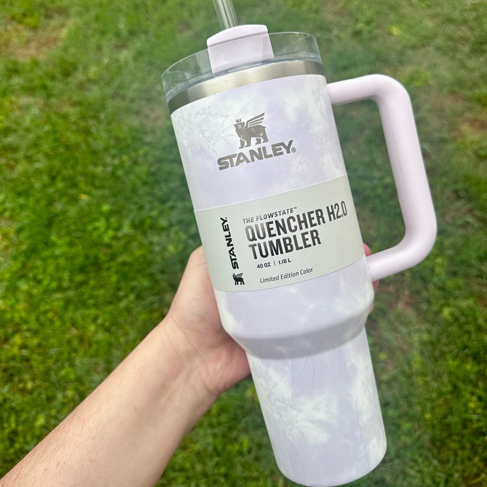 💜🤍NEW Stanley 40 oz Tumbler in WISTERIA TIE DYE